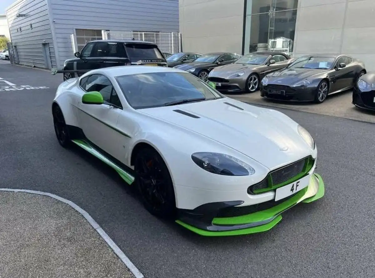 2017-aston-martin-vantage-47-gt8-big-2
