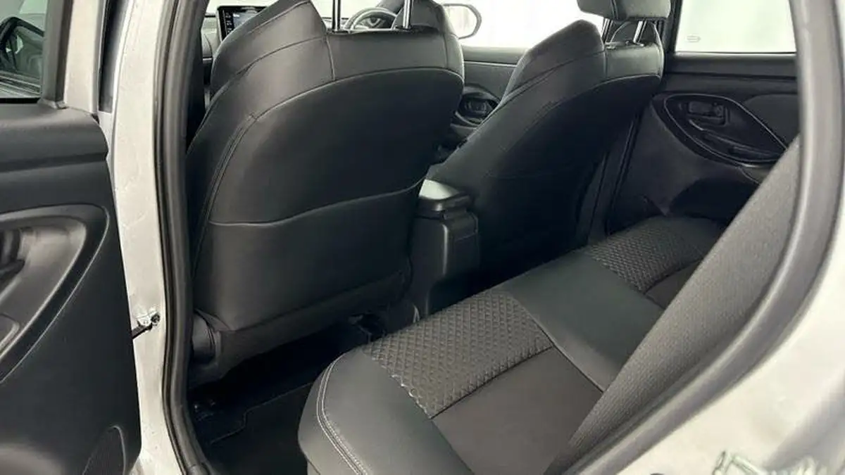 2022-toyota-yaris-15-vvt-i-dynamic-big-30