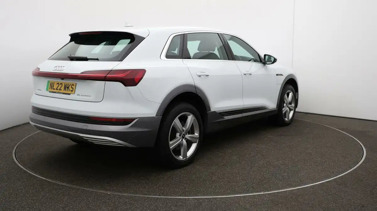 2022-audi-e-tron-55e-technik-station-wagon-big-45