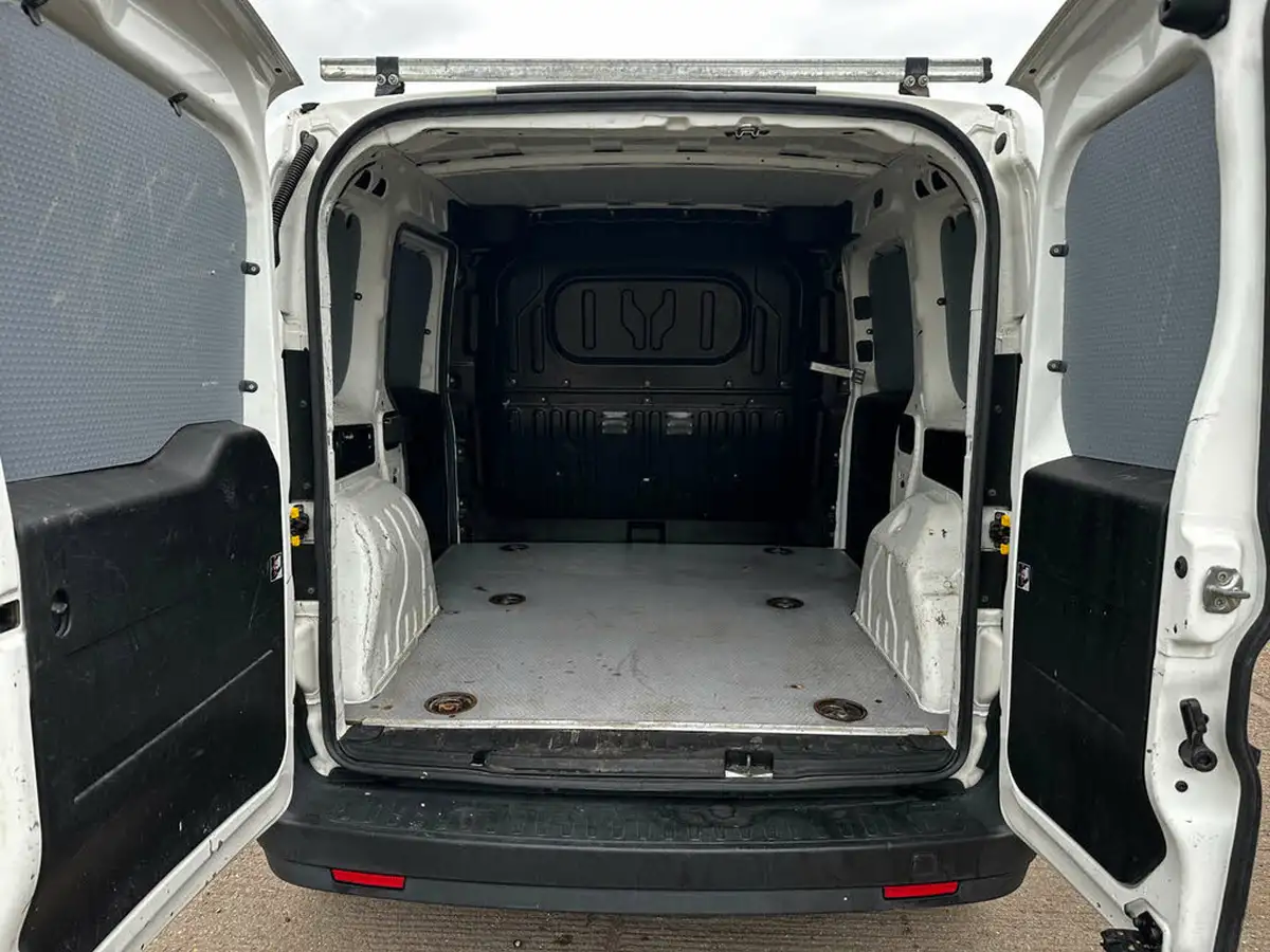 2015-vauxhall-combo-13td-2000-panel-big-6