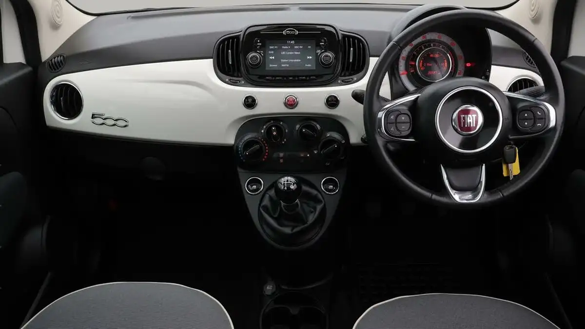 2019-fiat-500-12-lounge-ss-big-13
