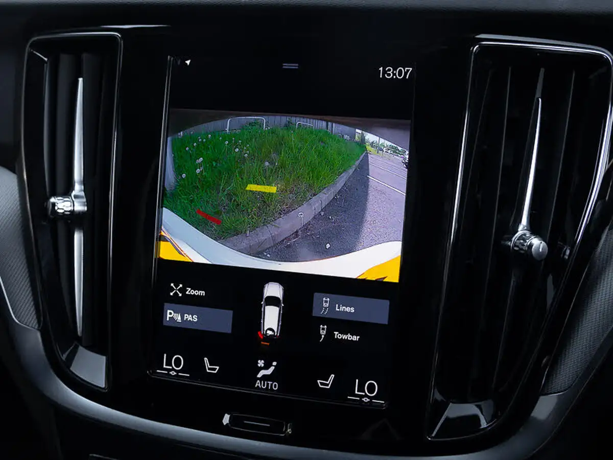 2022-volvo-v60-20-t6-r-design-350bhp-plug-in-hybrid-big-8