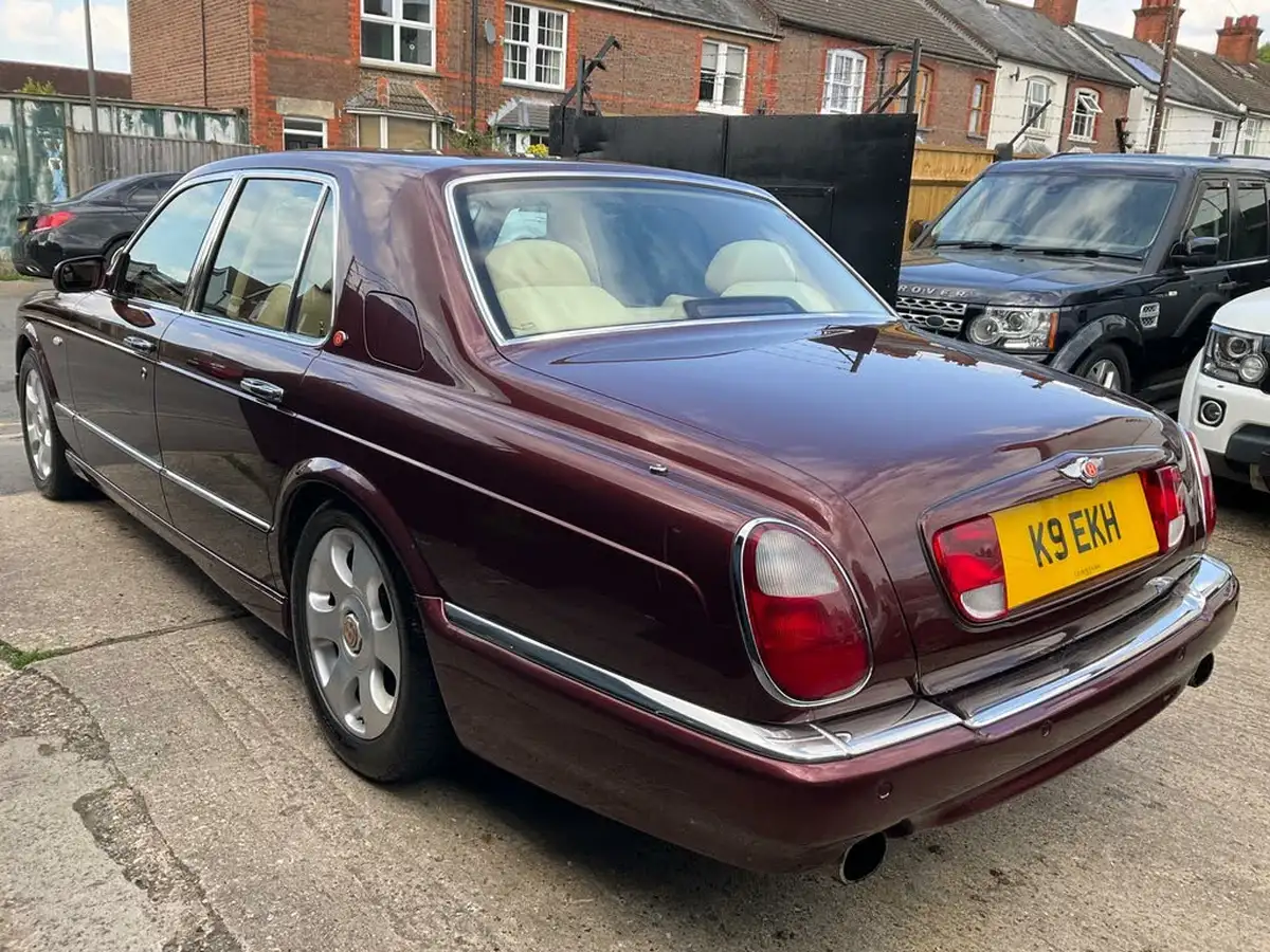 2001-bentley-arnage-68-red-label-big-42