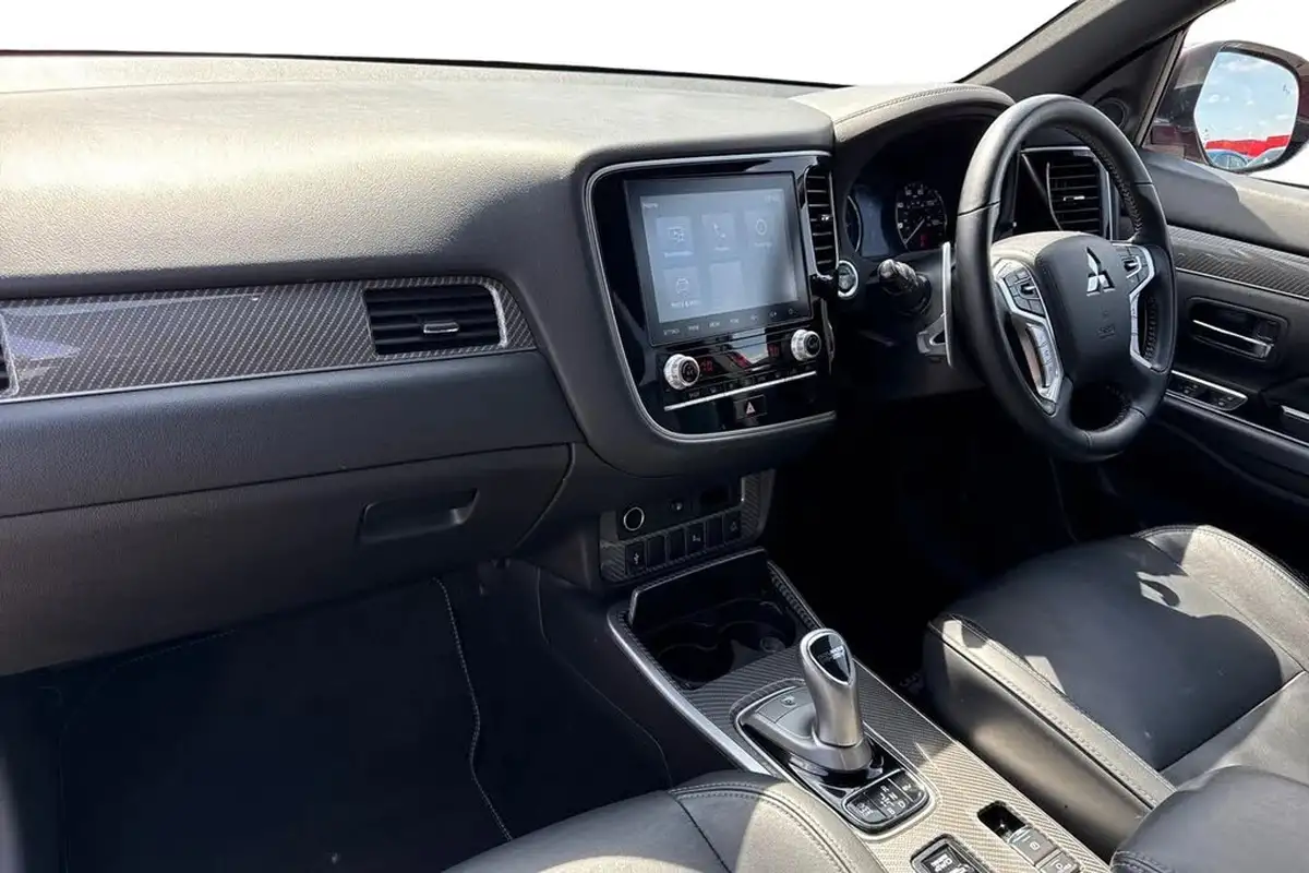 2019-mitsubishi-outlander-24-dynamic-safety-phev-big-14