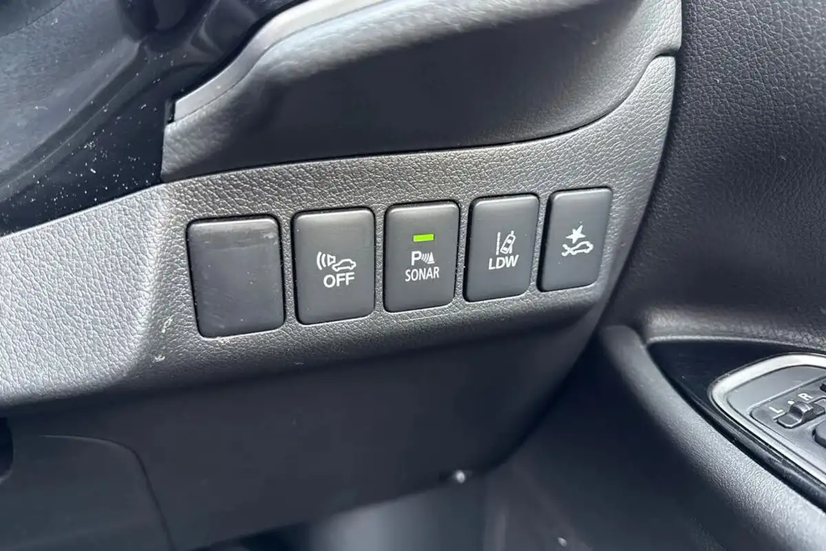2019-mitsubishi-outlander-24-dynamic-safety-phev-big-42