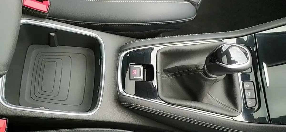 2020-vauxhall-grandland-x-12-elite-nav-big-42