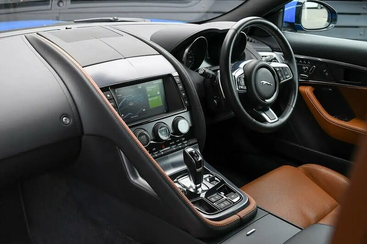 2017-jaguar-f-type-20-i4-r-dynamic-coupe-big-18