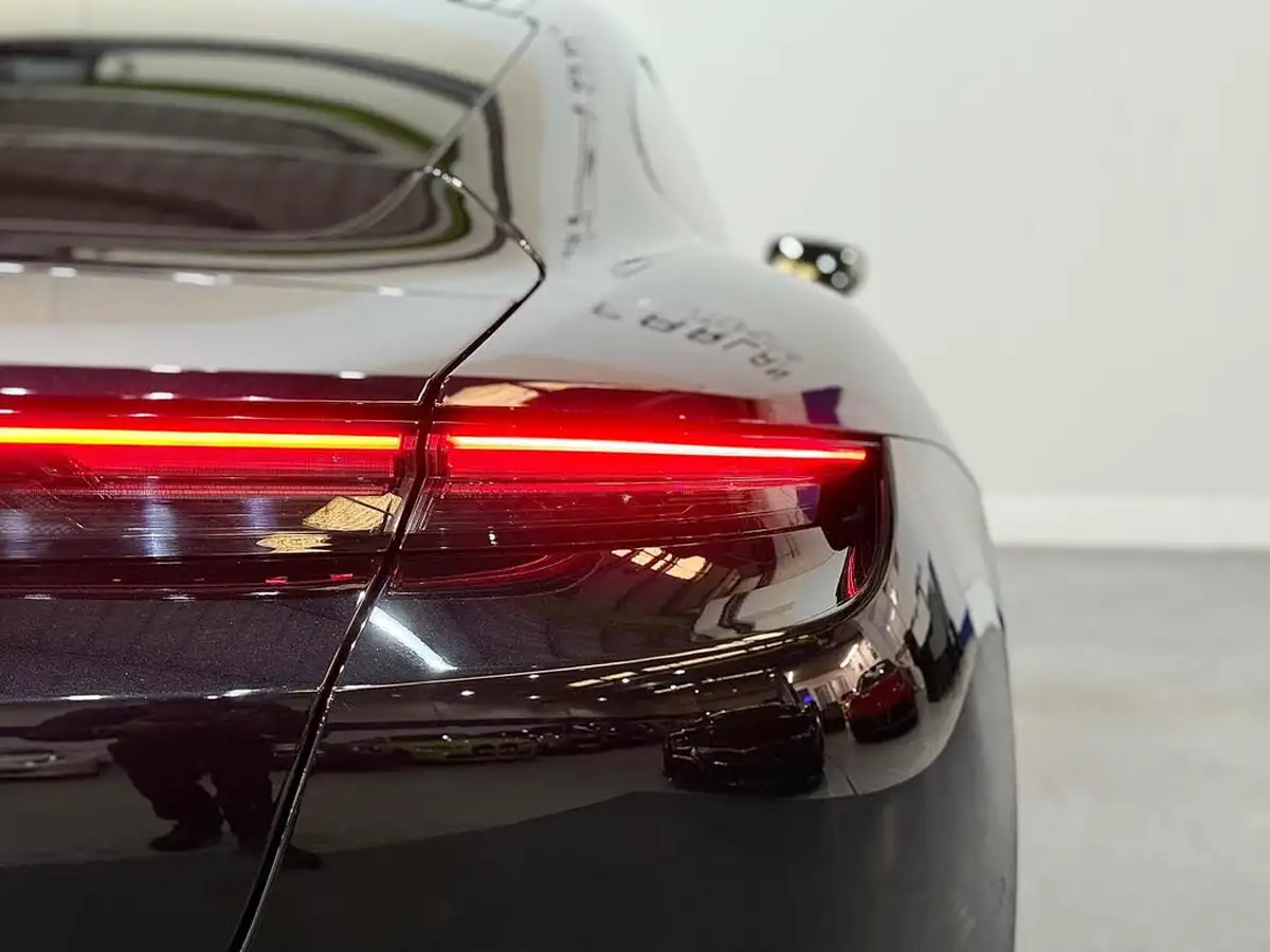 2020-porsche-taycan-e-turbo-s-big-25