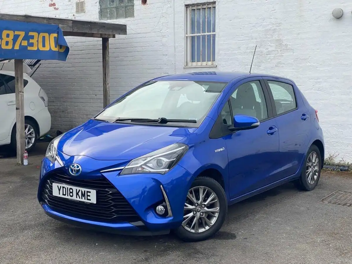2018-toyota-yaris-15-vvt-i-icon-navi-hybrid-big-4