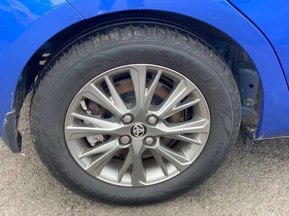 2018-toyota-yaris-15-vvt-i-icon-navi-hybrid-big-28