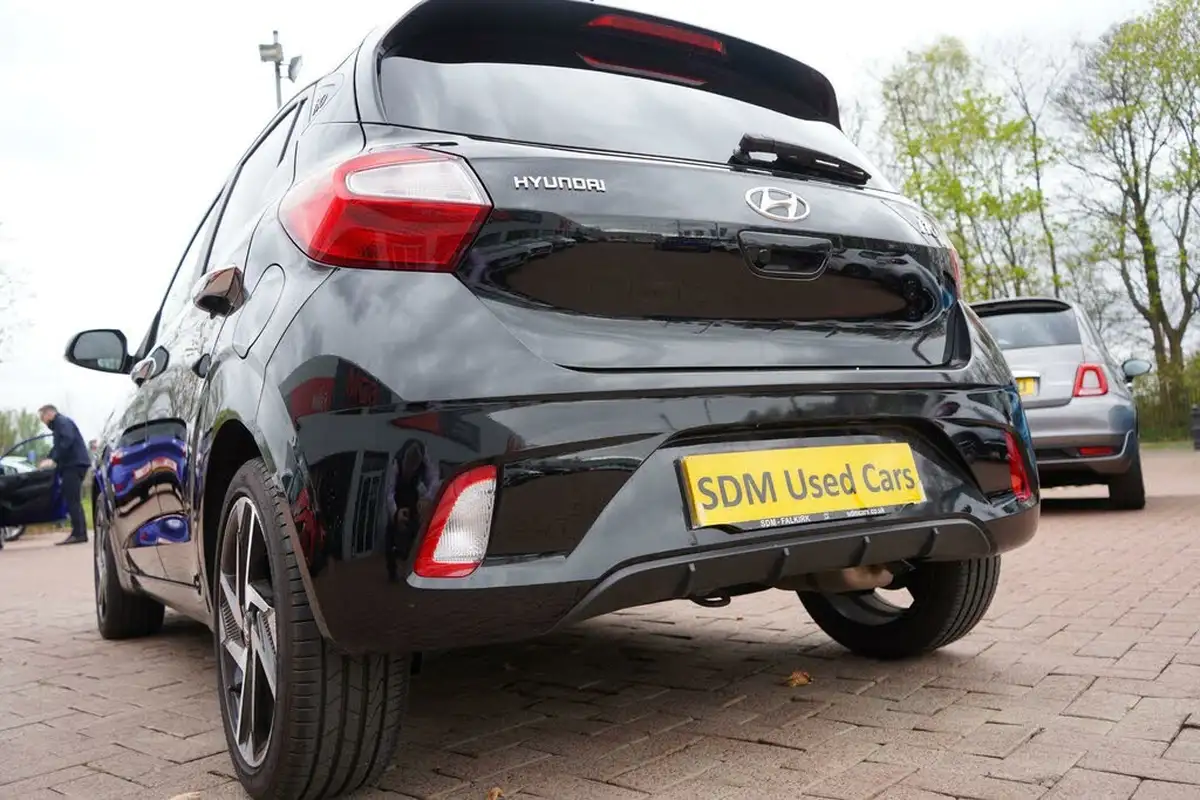 2023-hyundai-i10-10-premium-big-3