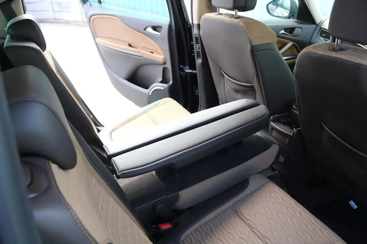 2012-vauxhall-zafira-tourer-20td-se-165ps-auto-big-21
