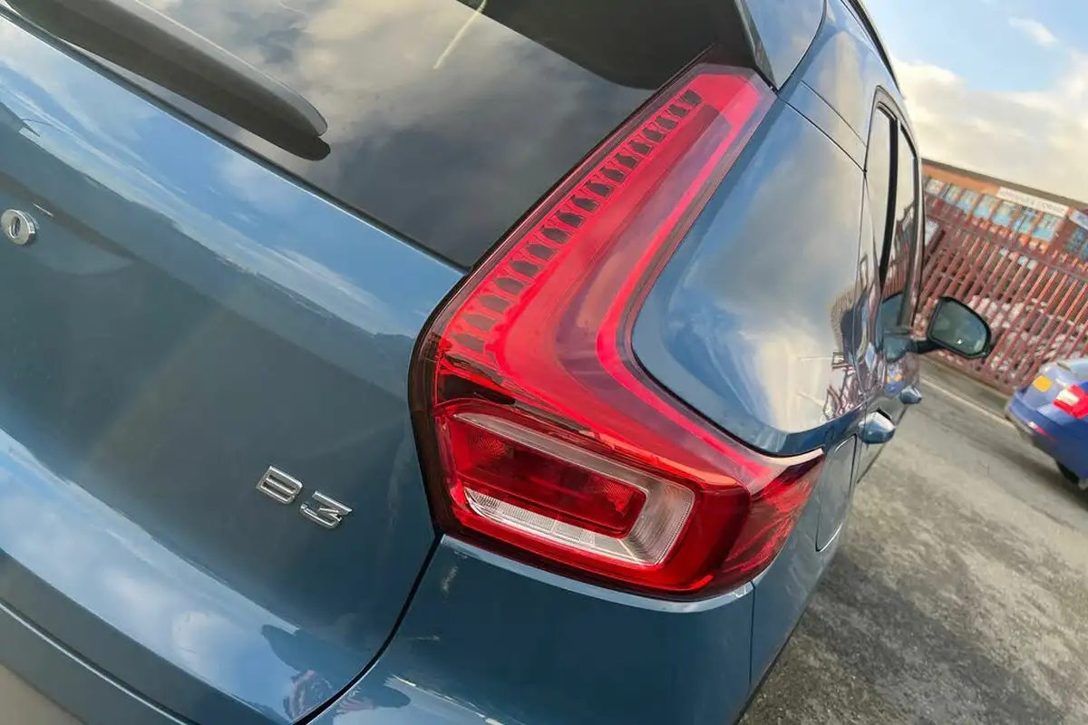 2024-volvo-xc40-20-b3-plus-big-19