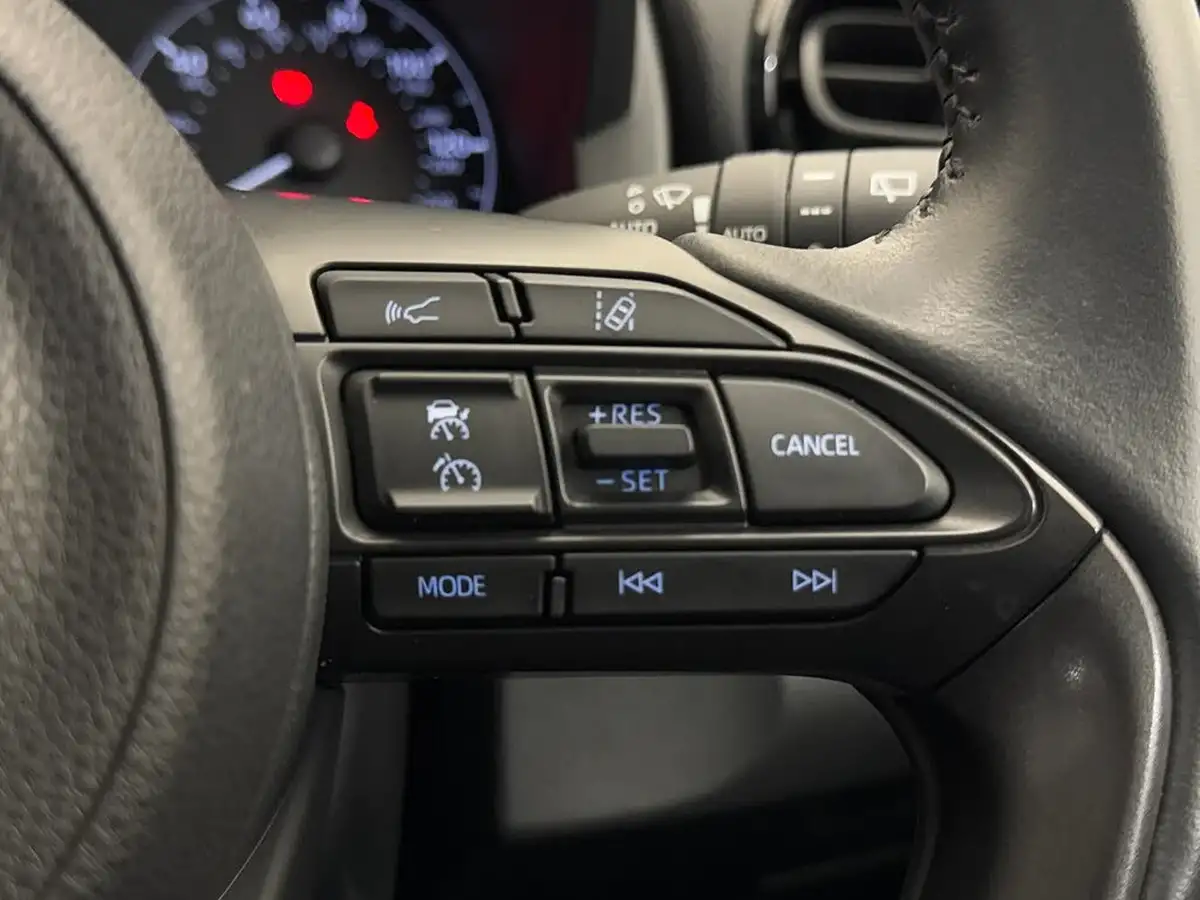 2022-mazda-mazda2-15-agile-big-24