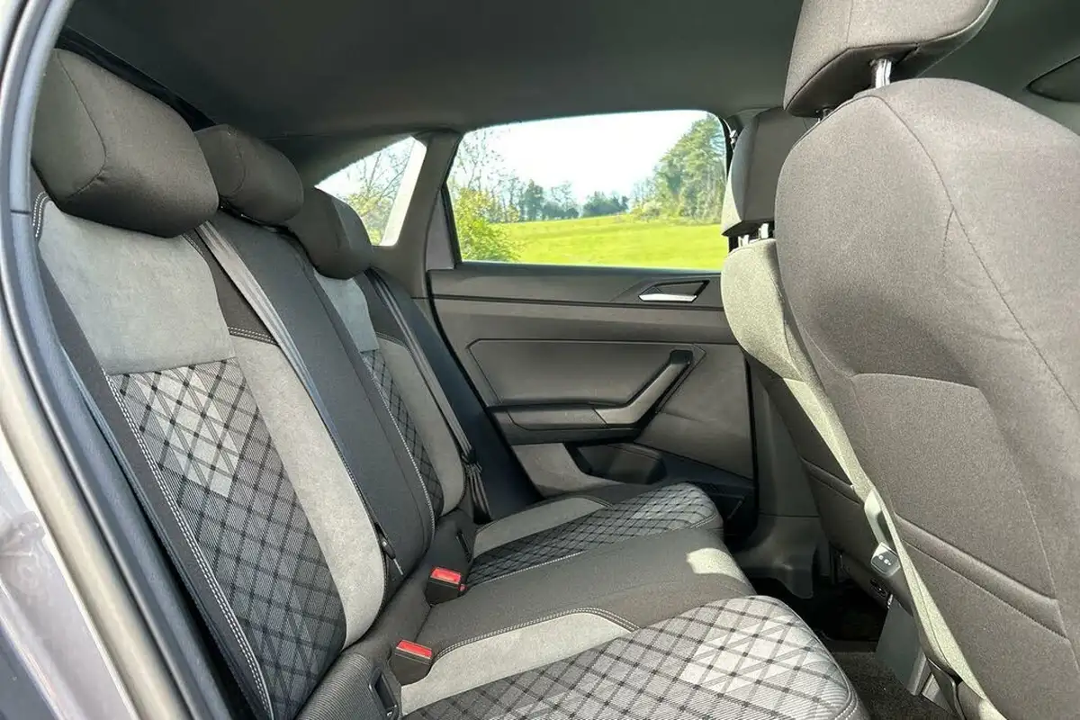 2022-volkswagen-taigo-10-tsi-r-line-dsg-big-8