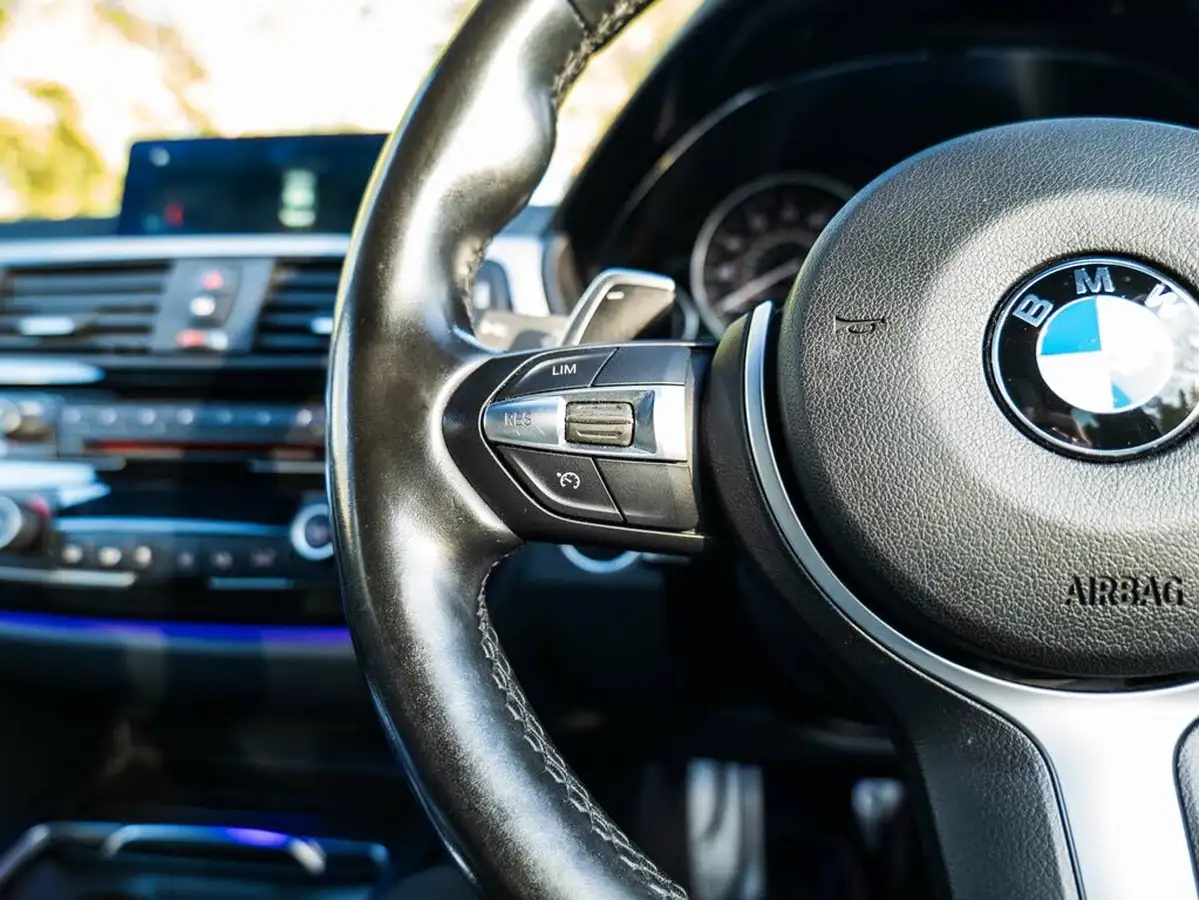 2017-bmw-3-series-20-330e-m-sport-shadow-edition-big-32