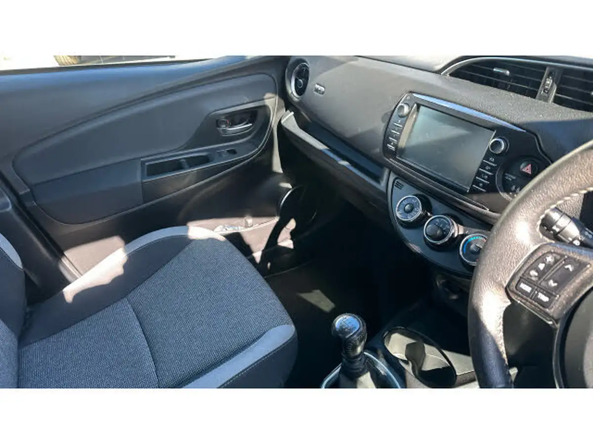 2020-toyota-yaris-15-vvt-i-y20-111bhp-1496cc-big-13