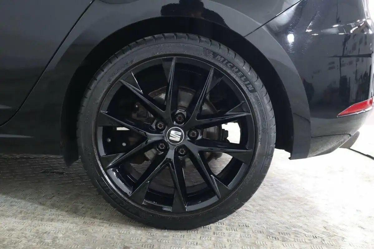 2019-seat-leon-20-tsi-fr-sport-hatchback-big-26