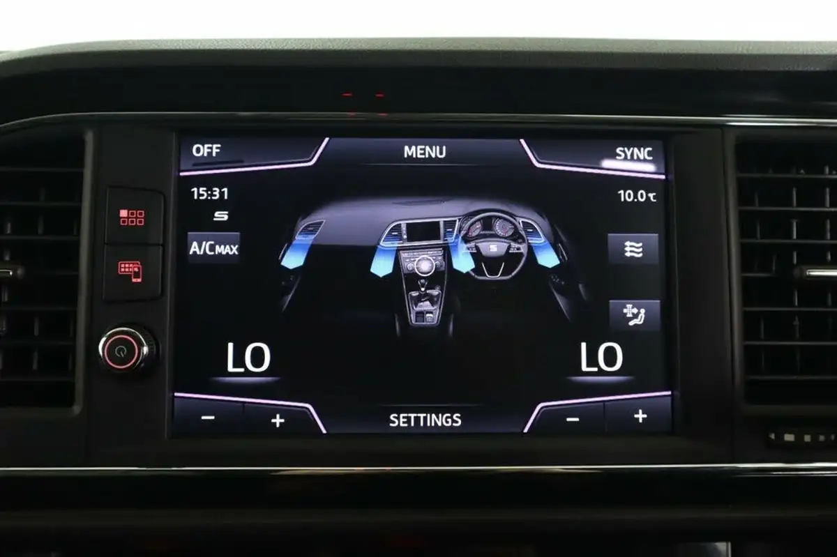 2019-seat-leon-20-tsi-fr-sport-hatchback-big-50