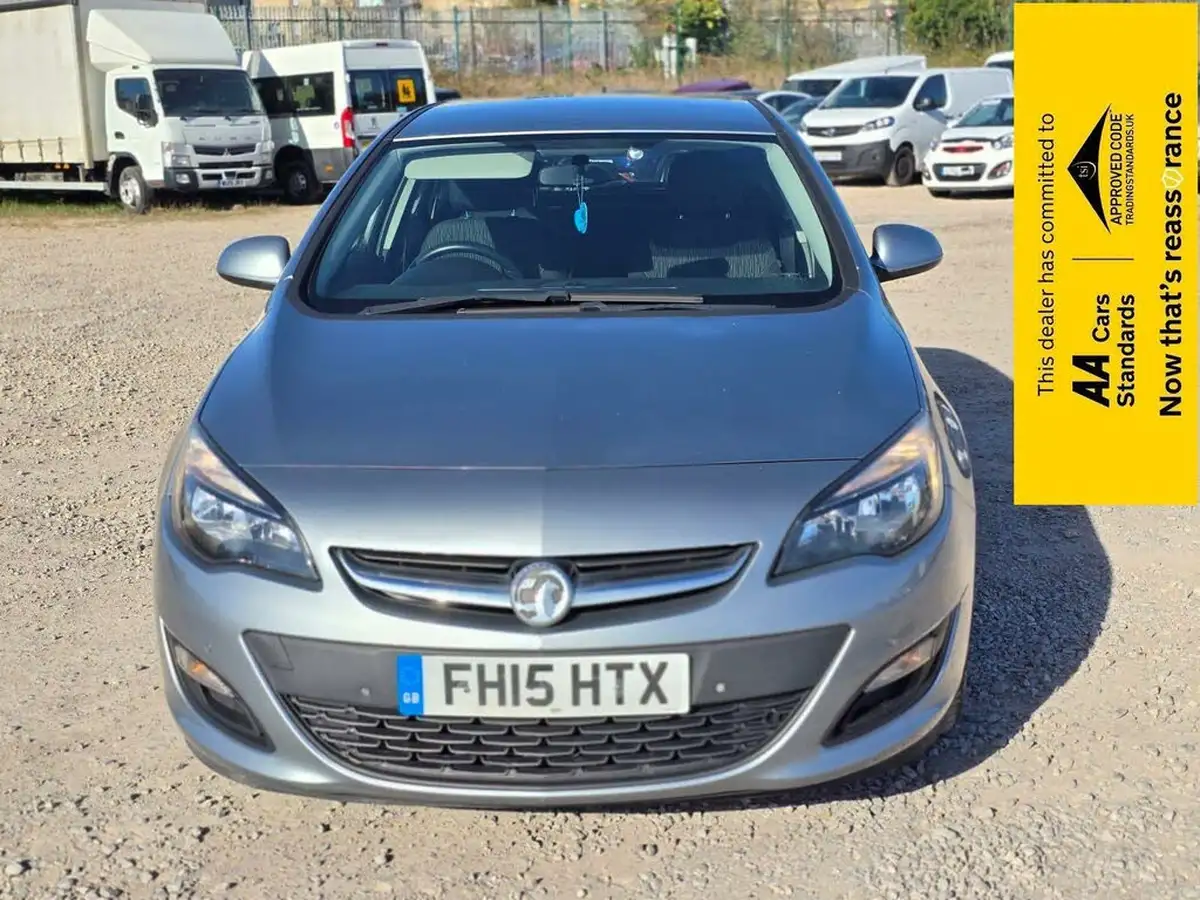2015-vauxhall-astra-16-tech-line-hatchback-auto-big-1