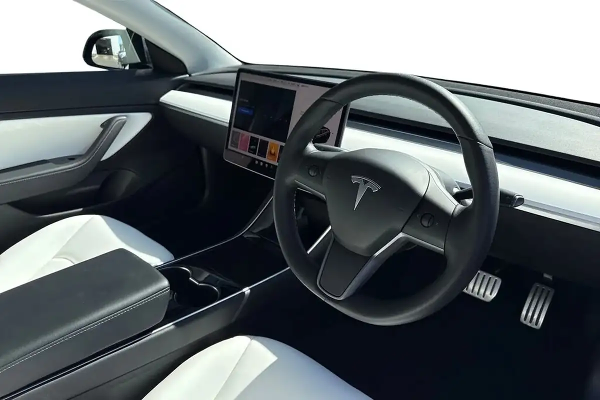 2020-tesla-model-3-e-performance-big-13