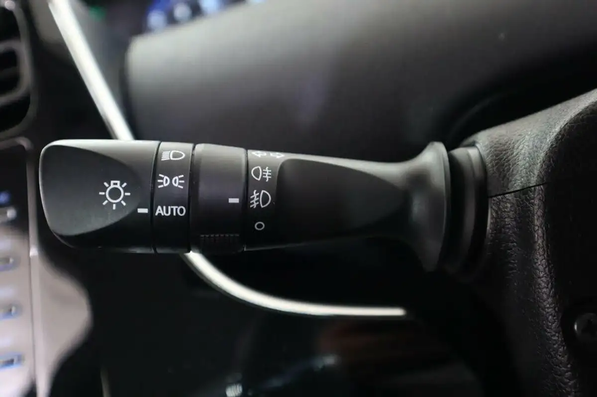 2019-toyota-prius-18-vvt-i-excel-cvt-big-15