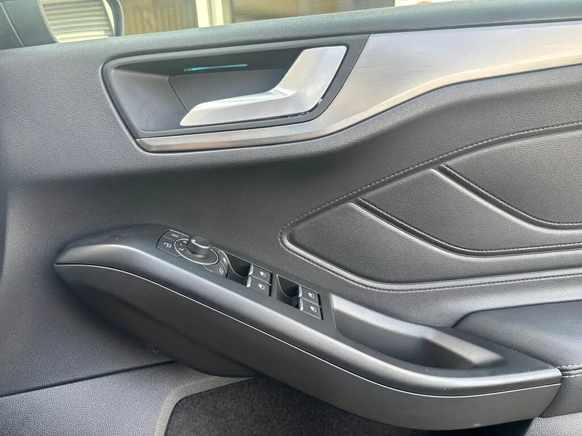 2022-ford-focus-10t-titanium-vignale-155ps-hybrid-mhev-hatchback-big-24