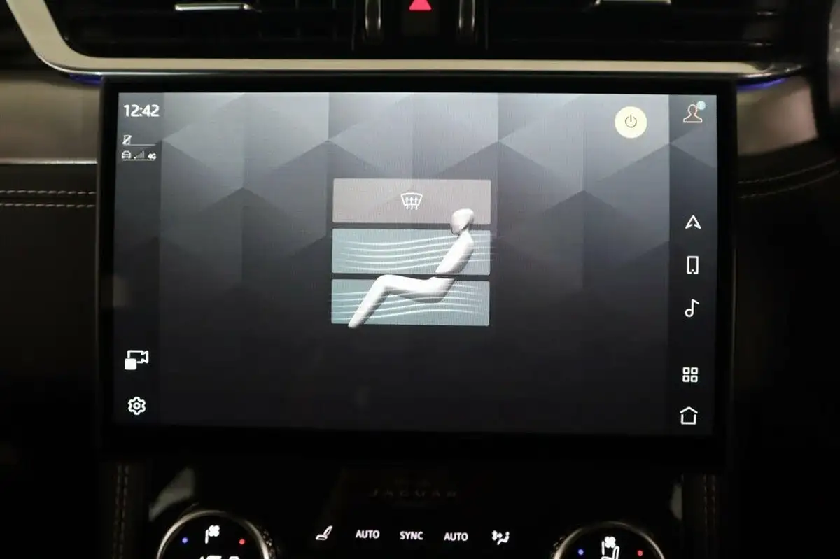 2021-jaguar-f-pace-20-d200-r-dynamic-s-mhev-big-30
