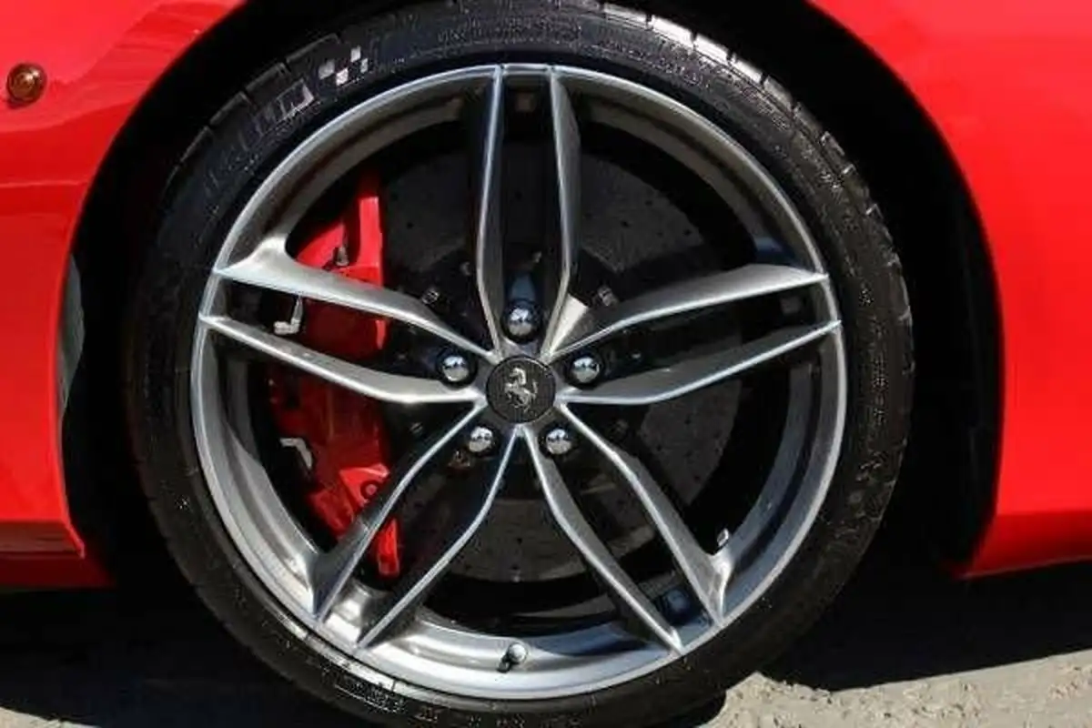 2016-ferrari-488-39-488-gtb-big-4