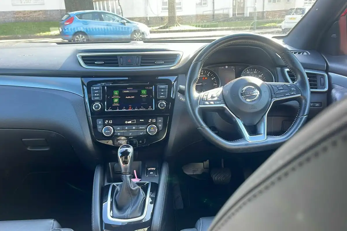 2019-nissan-qashqai-13-dig-t-tekna-160ps-19in-alloys-dct-big-10