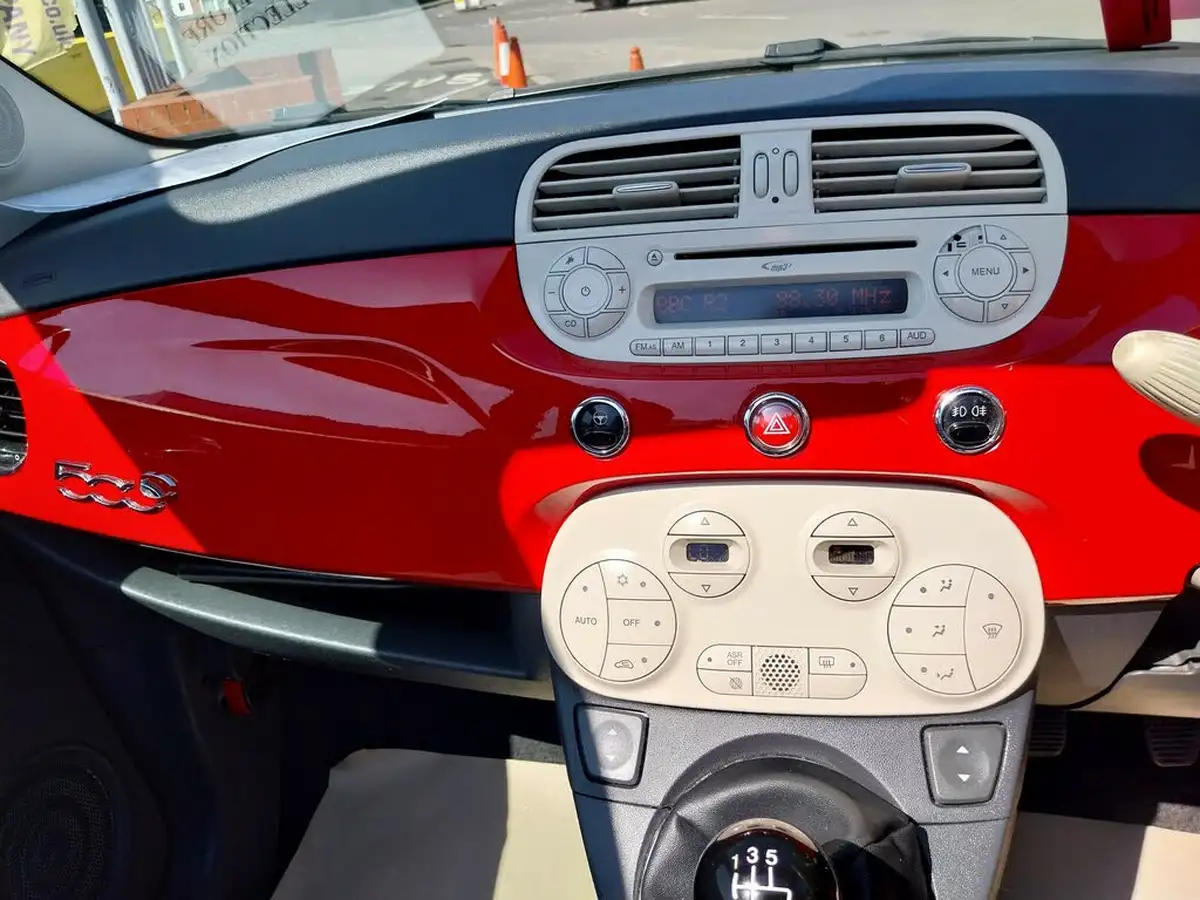 2010-fiat-500c-12-lounge-big-15