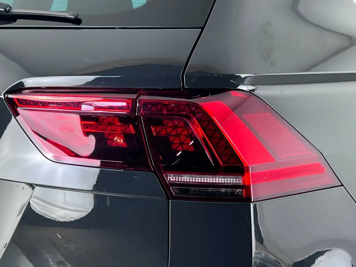 2019-volkswagen-tiguan-allspace-20bitdi-sel-scr-big-7