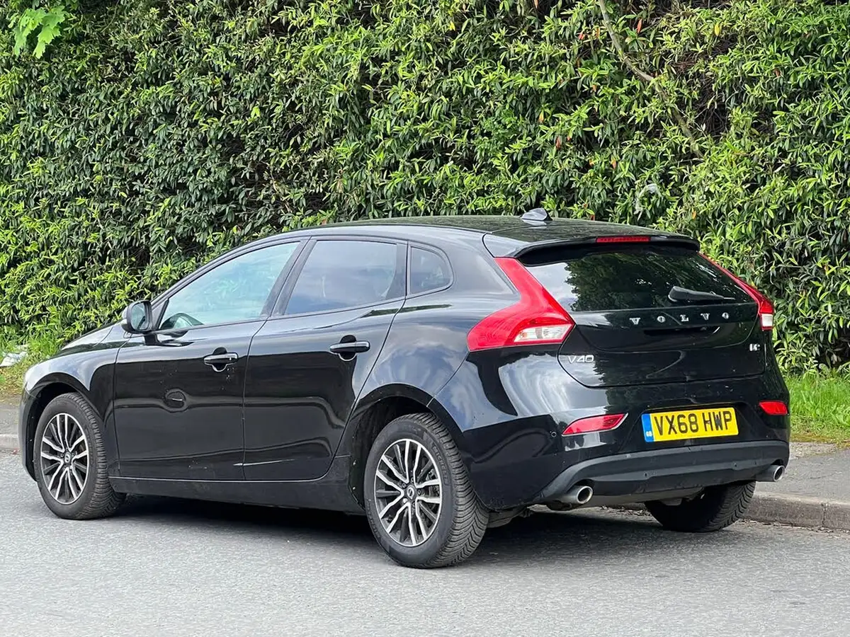 2018-volvo-v40-20td-d2-momentum-nav-plus-big-7