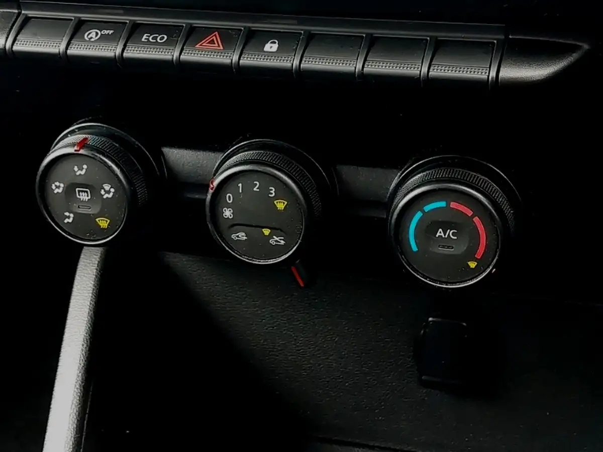 2021-dacia-duster-10-tce-essential-90bhp-station-wagon-5d-big-14