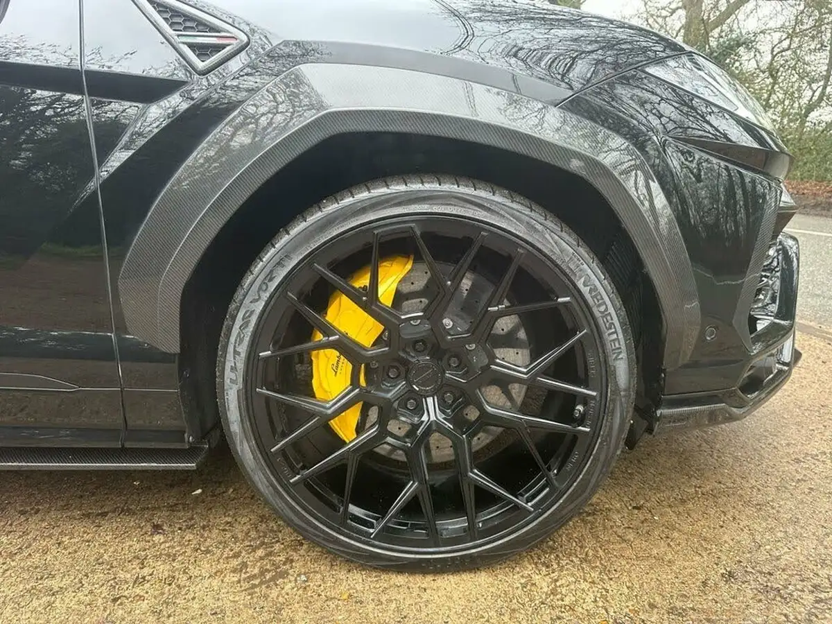 2020-lamborghini-urus-40-no-trim-big-29