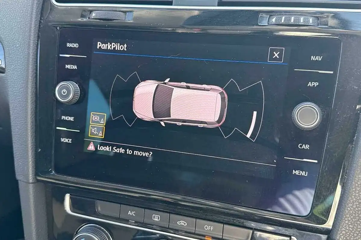 2019-volkswagen-golf-16tdi-gt-hatchback-5d-big-25