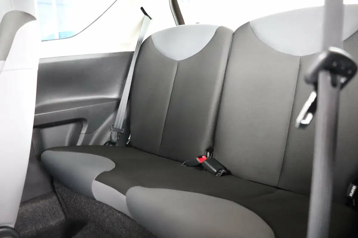 2013-peugeot-107-10-access-big-24