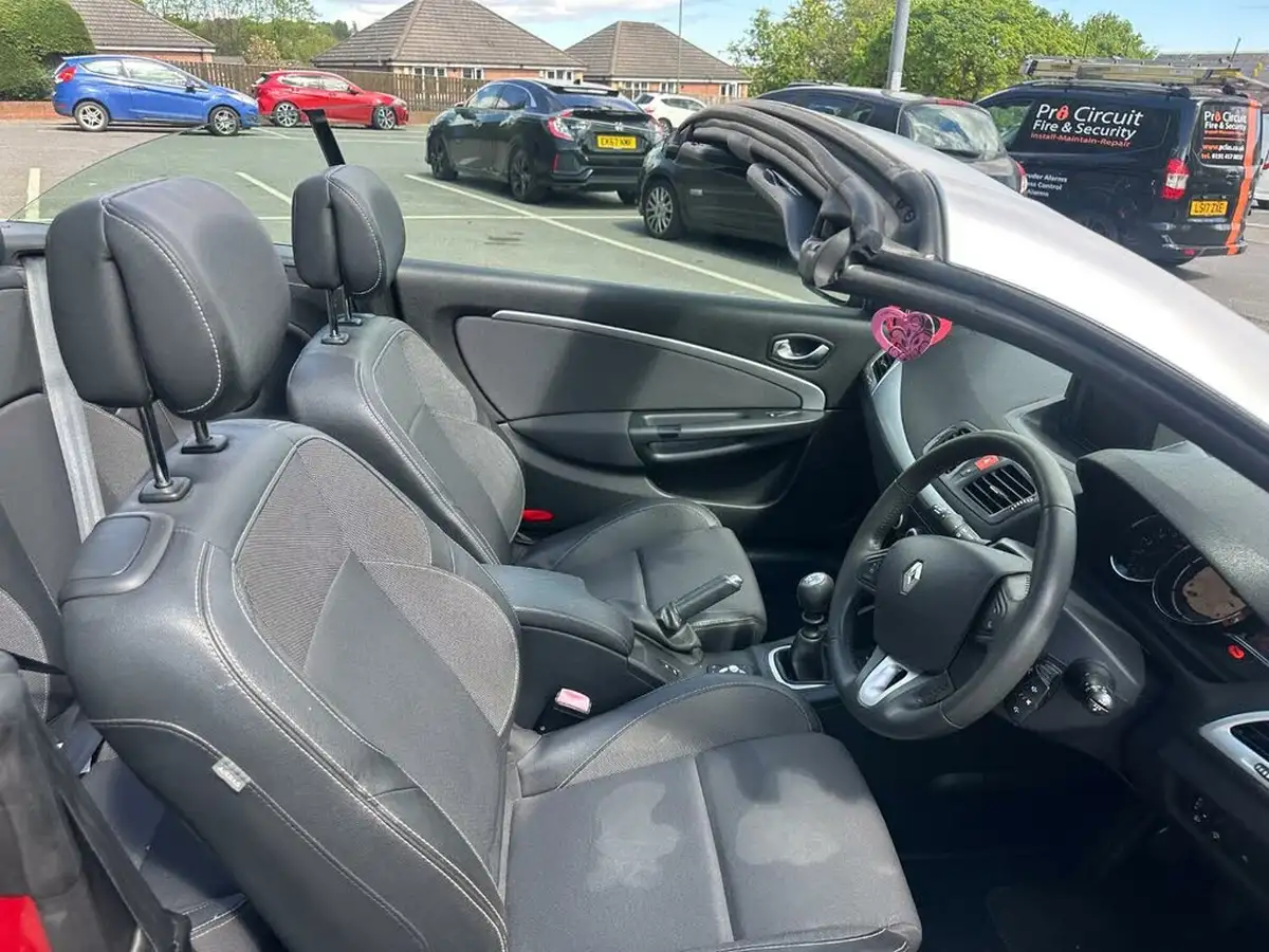 2010-renault-megane-14-dynamique-tom-tom-130-coupe-convertible-2d-big-8