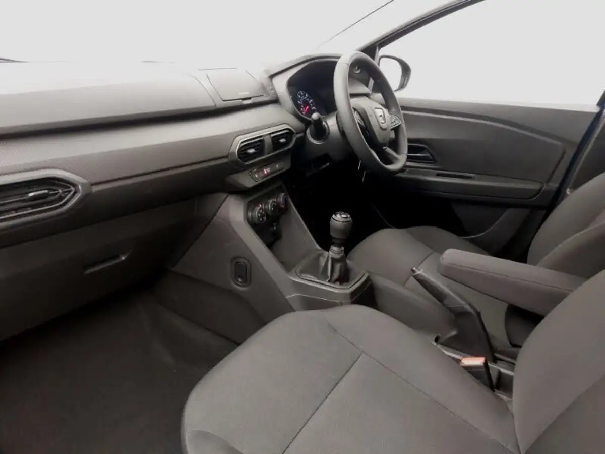 2022-dacia-sandero-10-sce-essential-big-4
