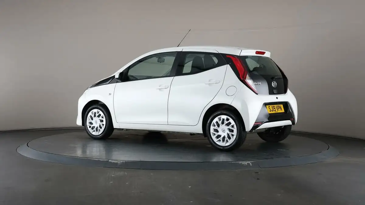 2019-toyota-aygo-10-vvt-i-x-play-big-65