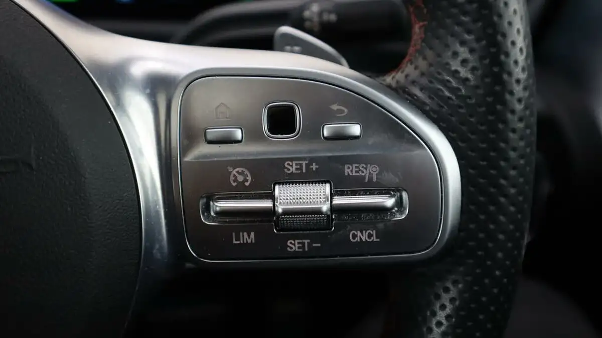 2020-mercedes-benz-a-class-13-a250e-amg-line-premium-plus-hatchback-5d-big-24