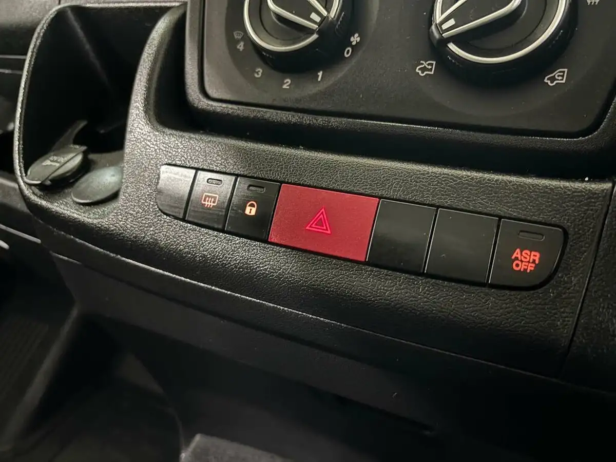 2023-peugeot-boxer-22-bluehdi-professional-premium-335-l2h2-big-17