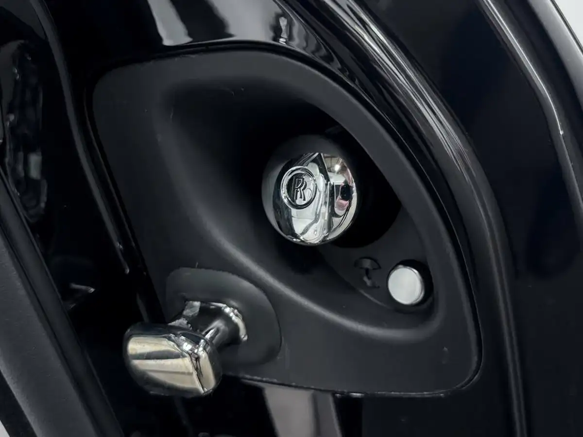 2024-rolls-royce-spectre-e-big-21