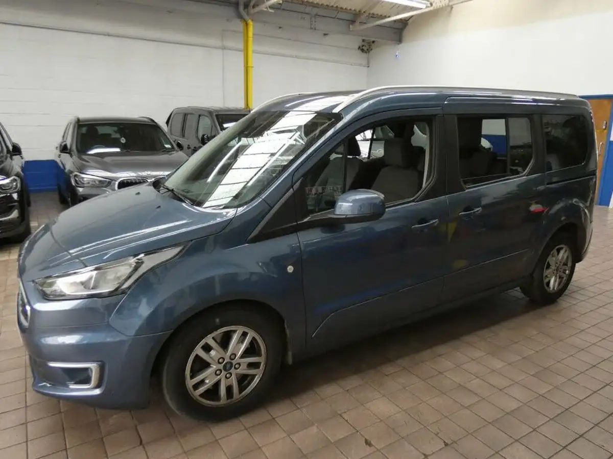 2020-ford-grand-tourneo-connect-15-titanium-powershift-big-4
