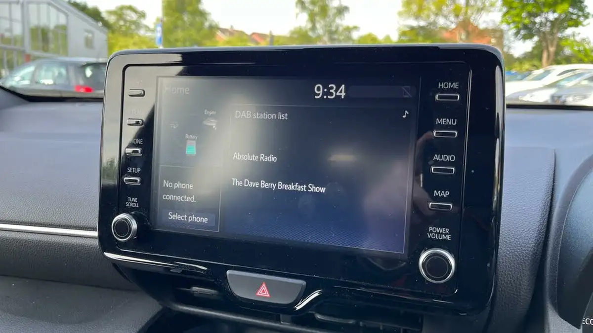 2023-toyota-yaris-cross-15-vvt-i-design-big-6