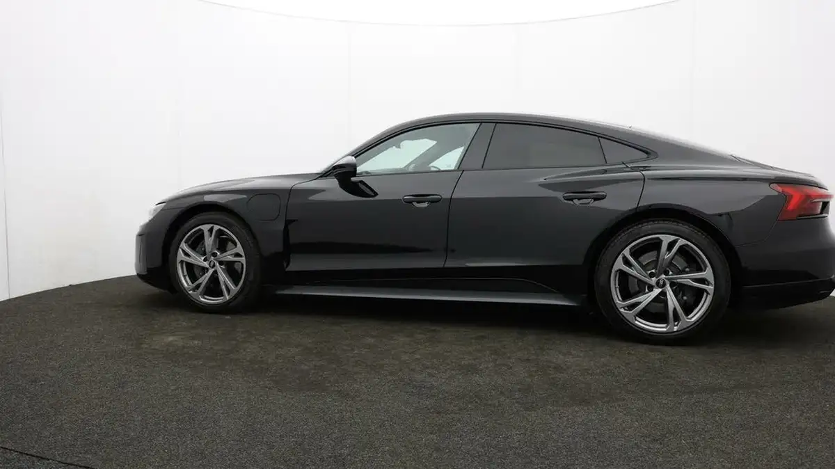 2023-audi-e-tron-gt-e-big-68