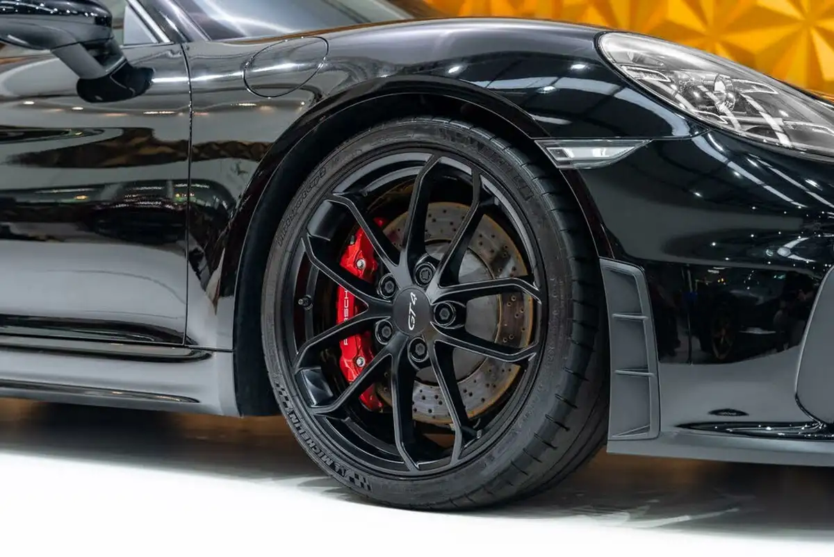 2022-porsche-cayman-718-40-cayman-gt4-big-23