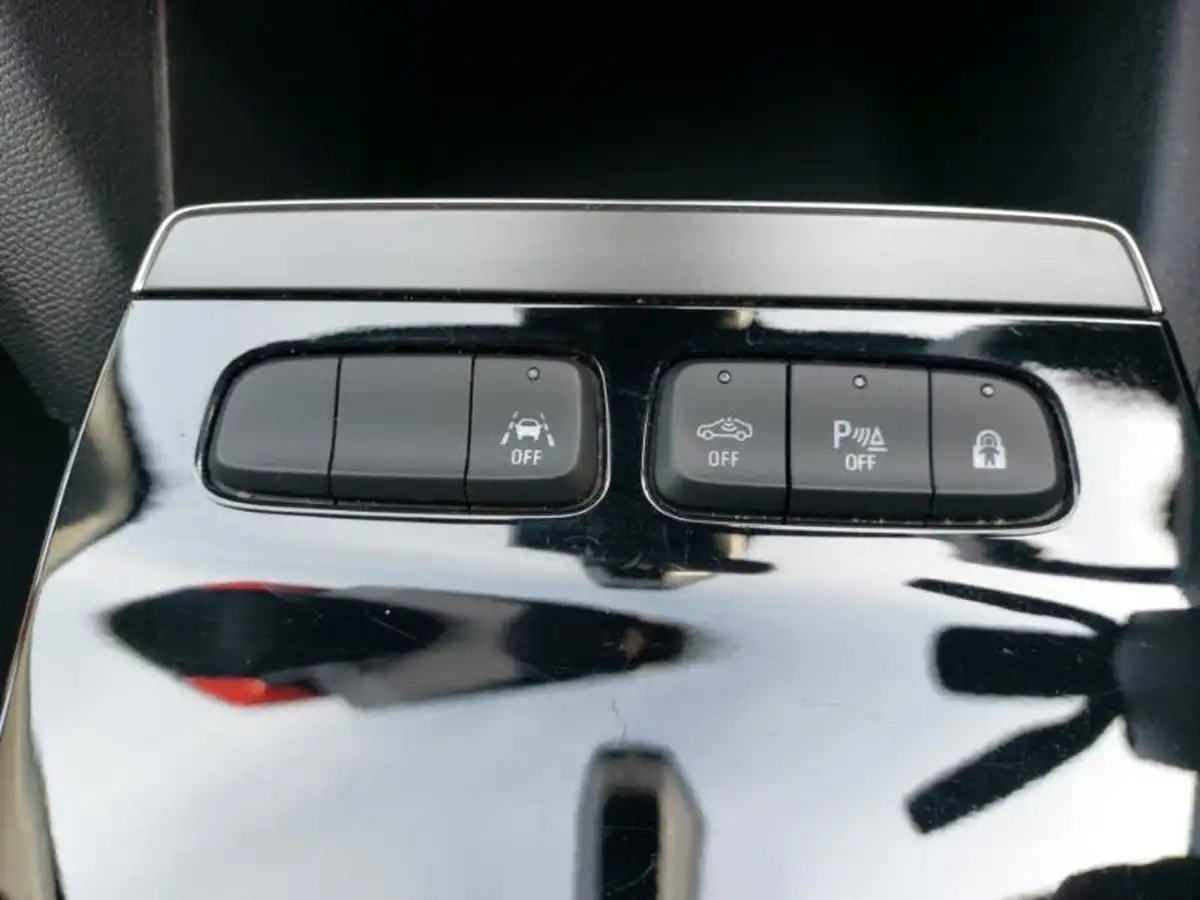 2023-vauxhall-mokka-e-gs-line-big-16