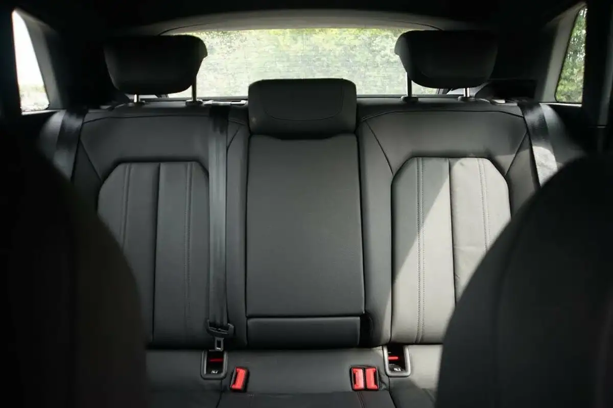 2023-audi-a3-10-30-tfsi-sportback-5d-big-9