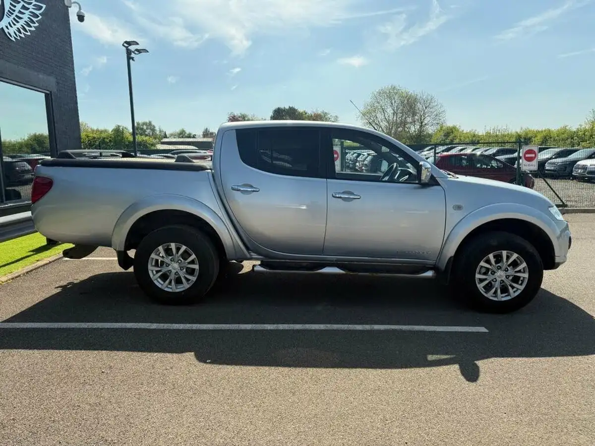2015-mitsubishi-l200-25td-challenger-big-7